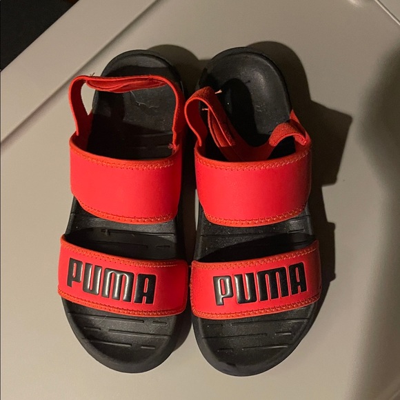 PUMA Kids Bold Red Sandals - Picture 1 of 3